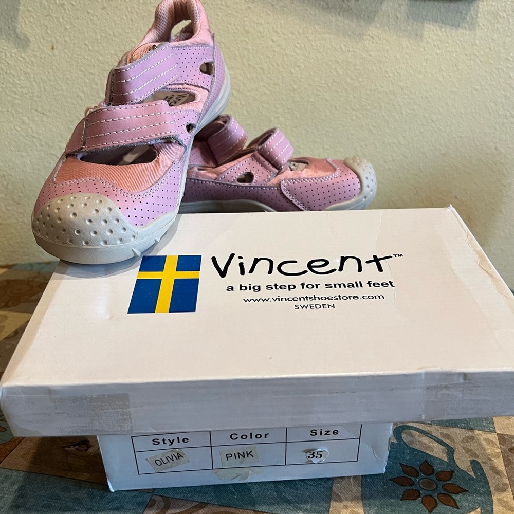 Vincent Olivia Pink Girls Size 4 EU 35 sturdy athletic shoe sneaker sandals NIB